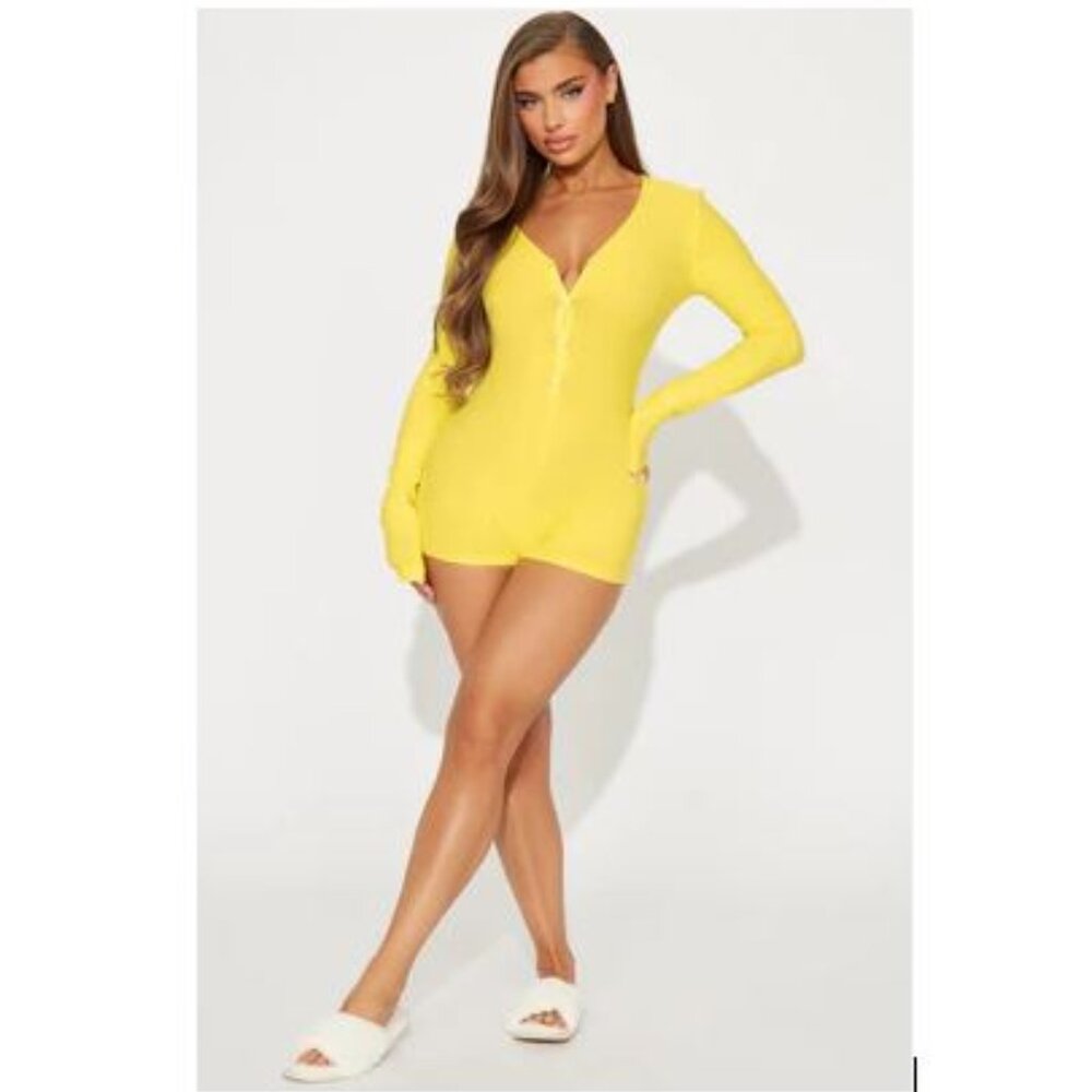 Fashion Nova Long Sleeve PJ Romper Onesie in Yellow – Size Small - NEW